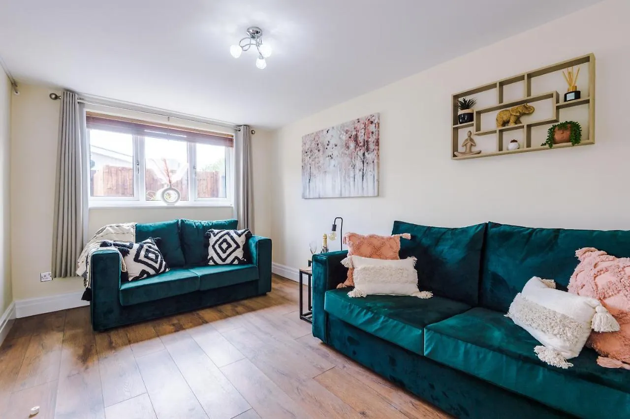 Charming 3-Bed Cottage In Chester, Ideal For Families & Workers, Free Parking - Sleeps 7 United Kingdom