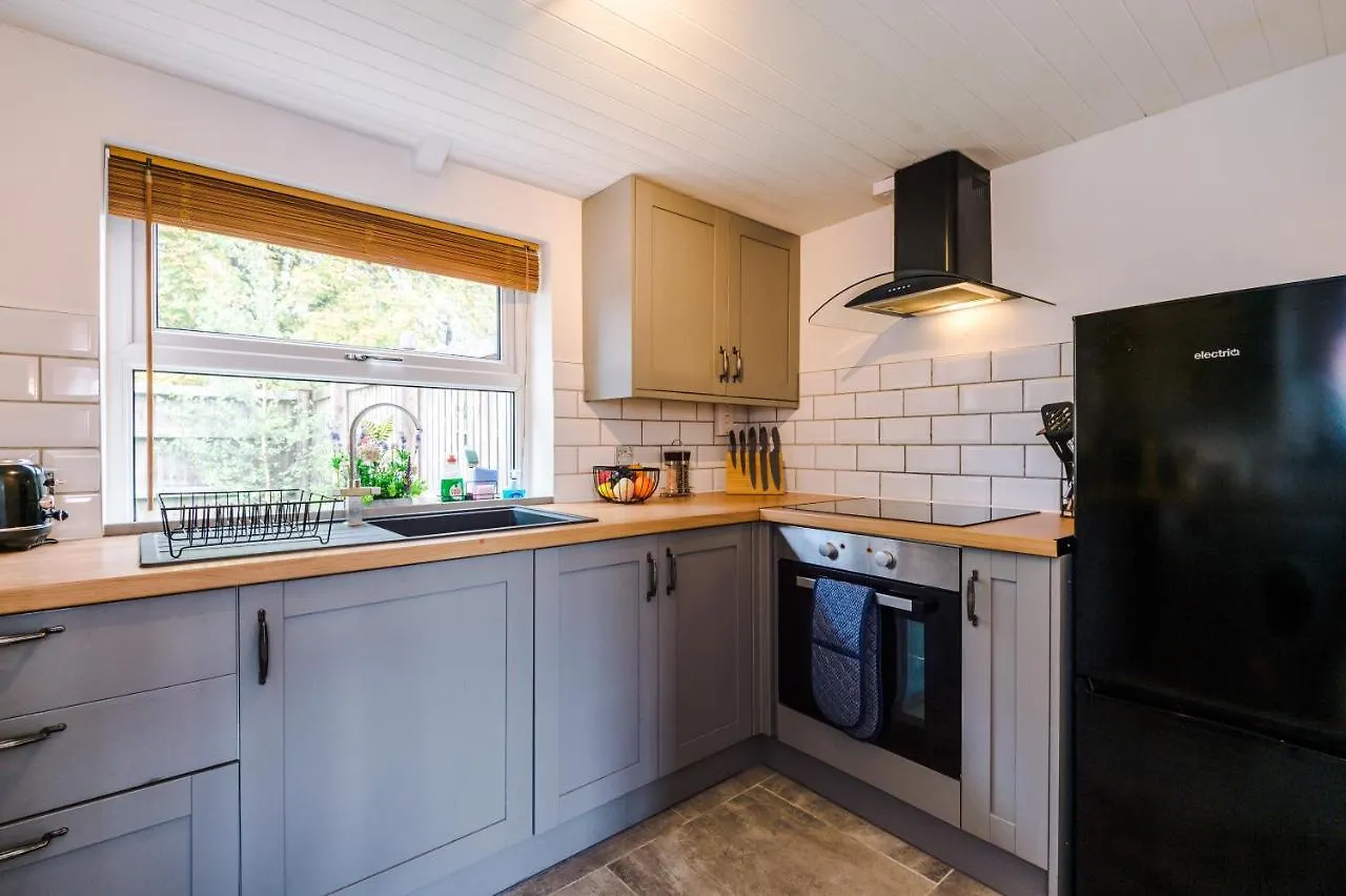 Apartment Charming 3-Bed Cottage In Chester, Ideal For Families & Workers, Free Parking - Sleeps 7